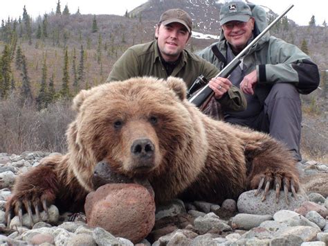  The Grizzly Bear Hunt? Monumental Depictions of Wilderness and Courage